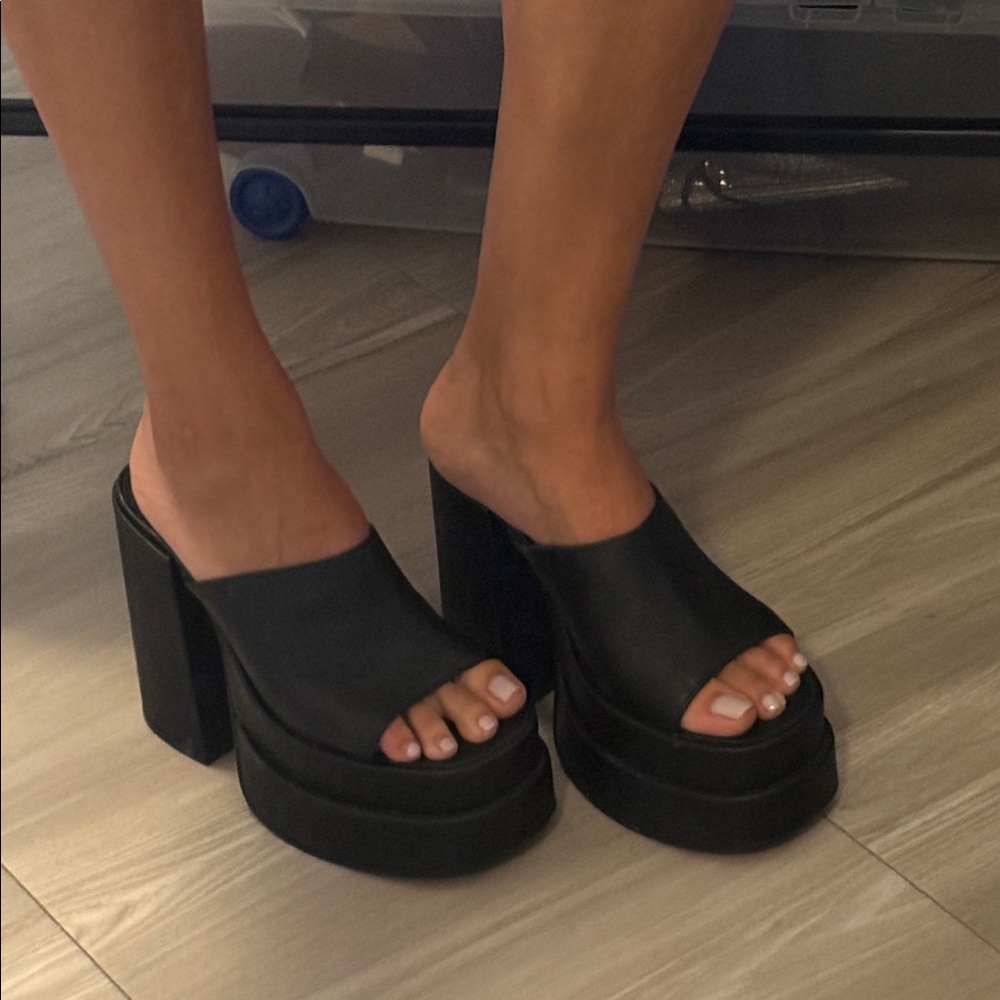 Steve Madden Black Platform Mules